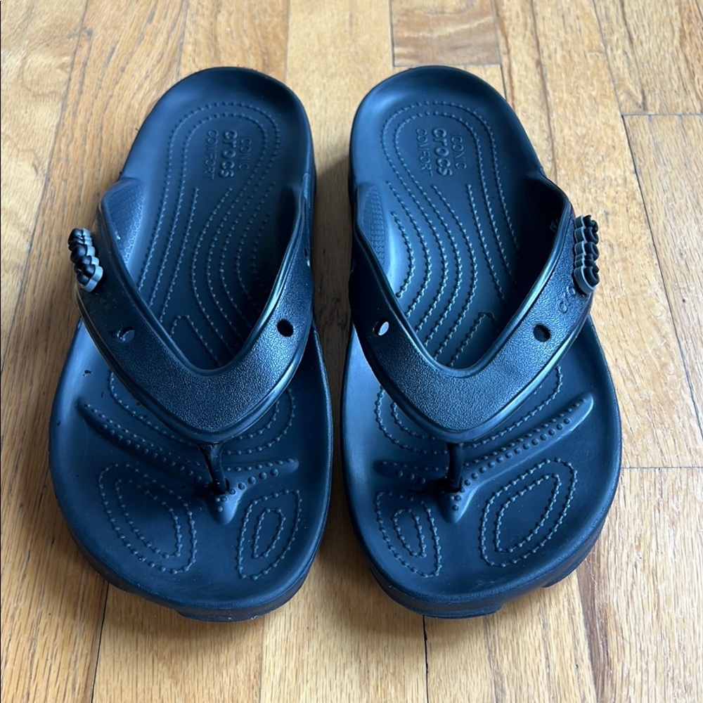 NWOT-Crocs Unisex Iconic Comfort Black Flip Flops. Women-size 10.